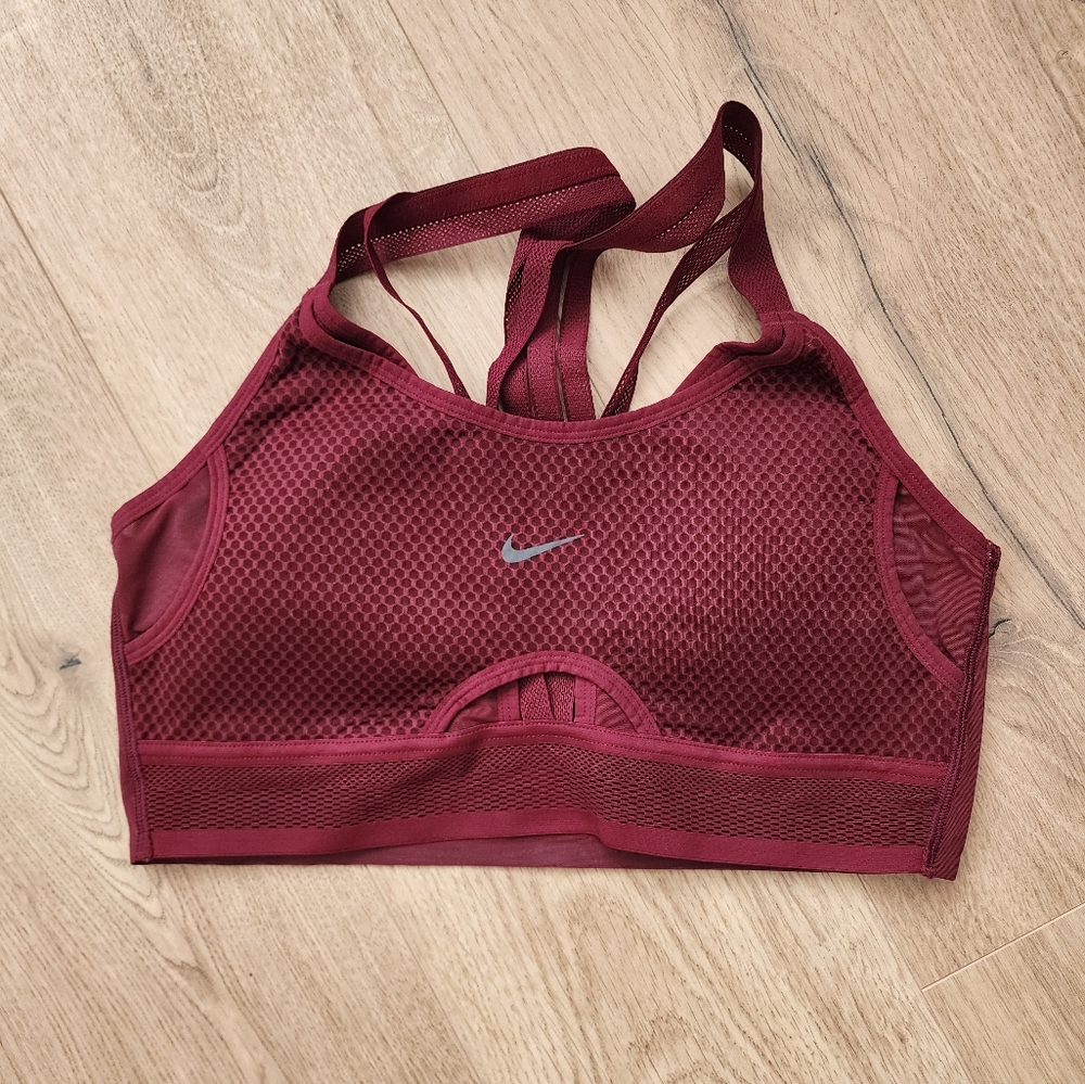Nike burgundy sports vra